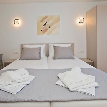 Luka'S Lodge Guesthouse & Hostel ฮวาร์ ภายนอก รูปภาพ