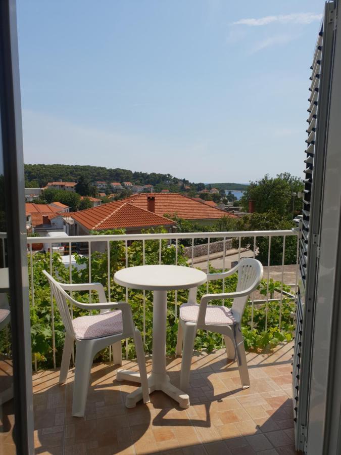 Luka'S Lodge Guesthouse & Hostel ฮวาร์ ภายนอก รูปภาพ