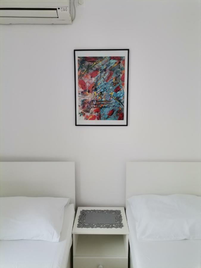 Luka'S Lodge Guesthouse & Hostel ฮวาร์ ภายนอก รูปภาพ