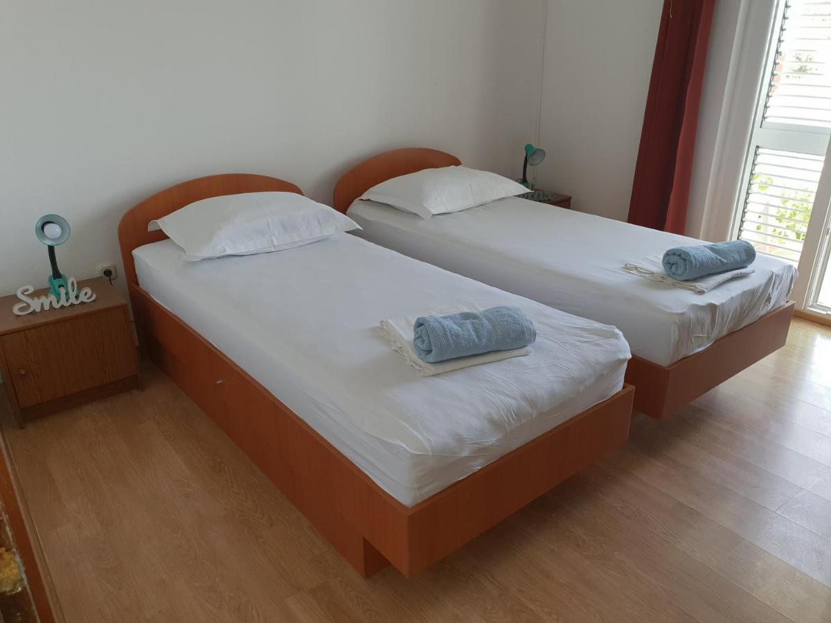 Luka'S Lodge Guesthouse & Hostel ฮวาร์ ภายนอก รูปภาพ