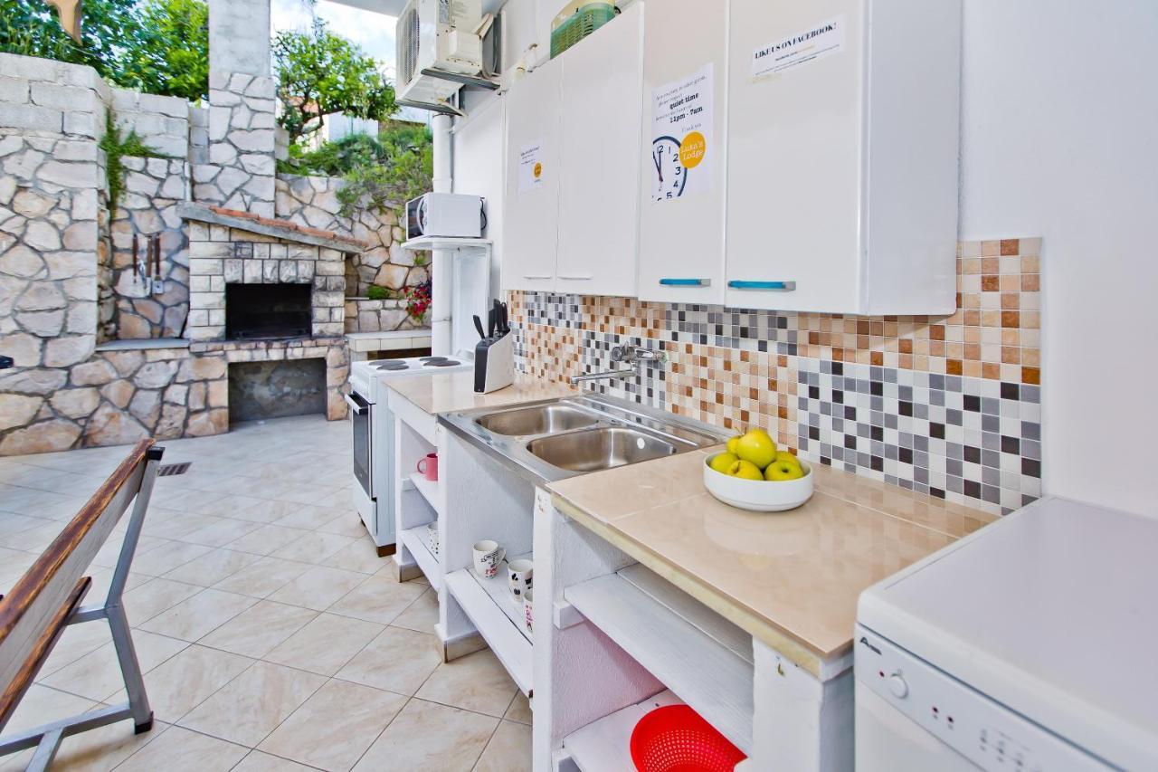 Luka'S Lodge Guesthouse & Hostel ฮวาร์ ภายนอก รูปภาพ
