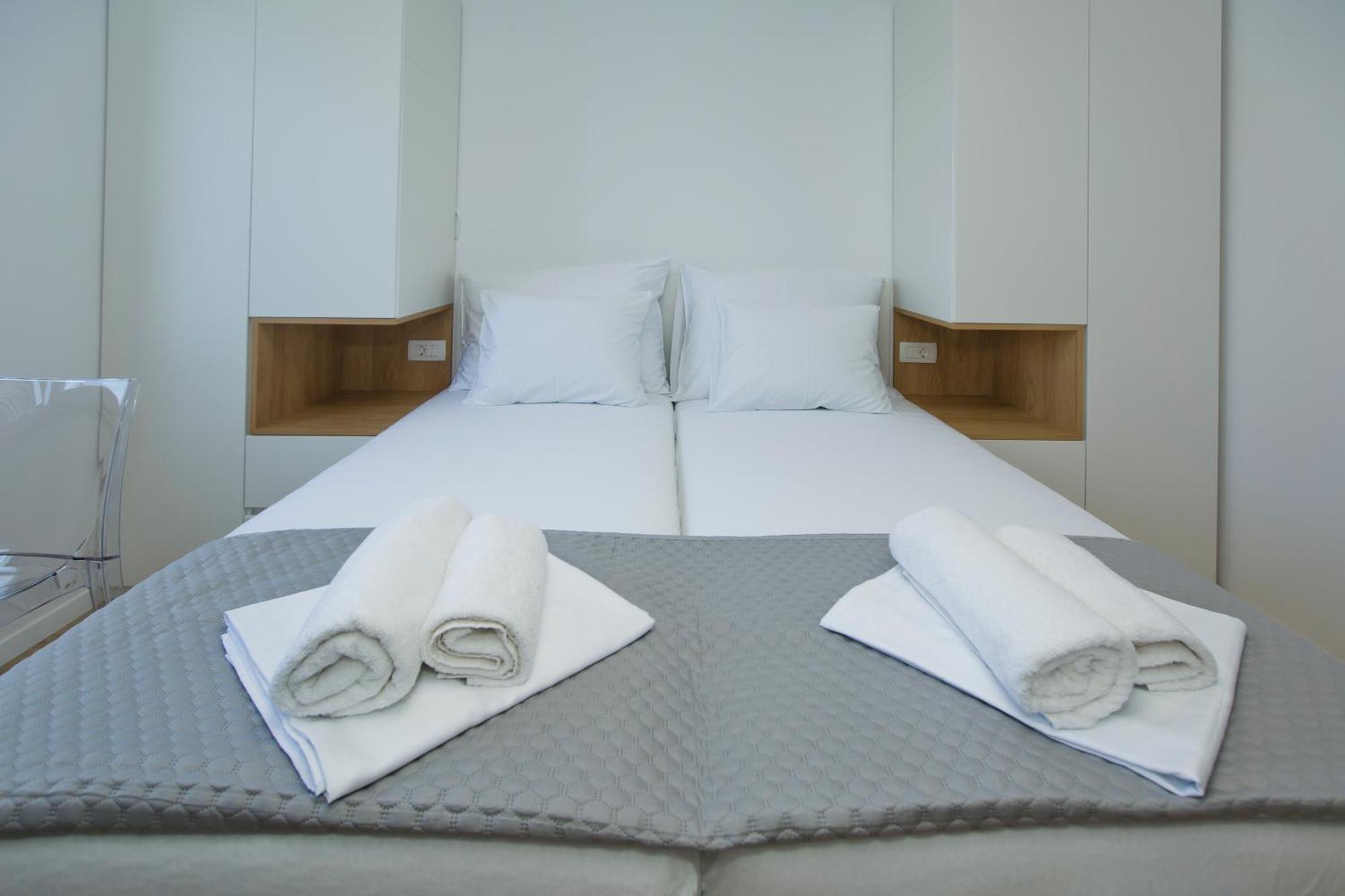 Luka'S Lodge Guesthouse & Hostel ฮวาร์ ภายนอก รูปภาพ