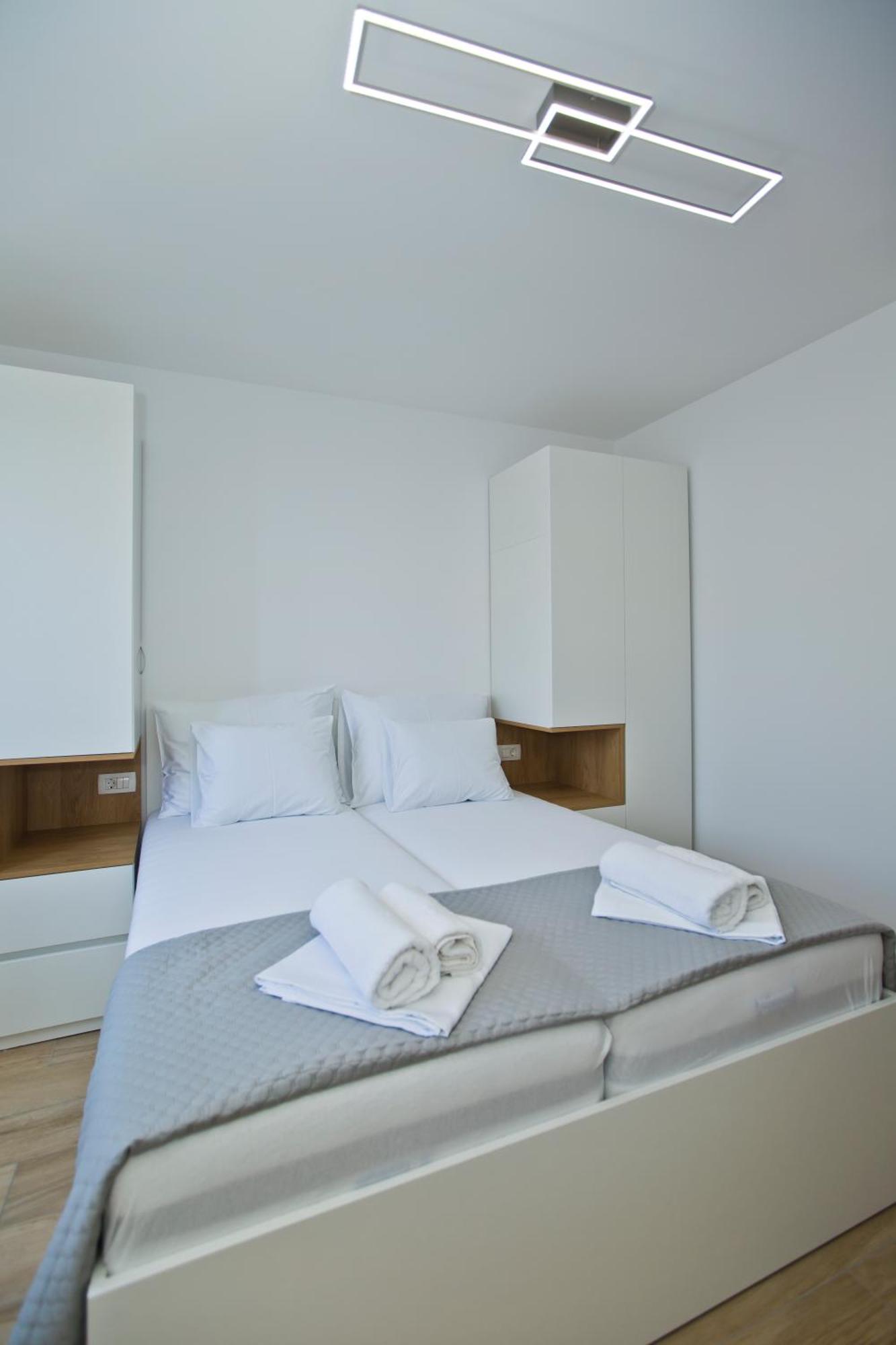 Luka'S Lodge Guesthouse & Hostel ฮวาร์ ภายนอก รูปภาพ