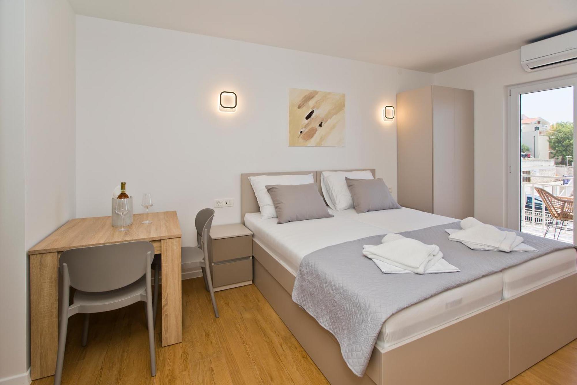 Luka'S Lodge Guesthouse & Hostel ฮวาร์ ภายนอก รูปภาพ