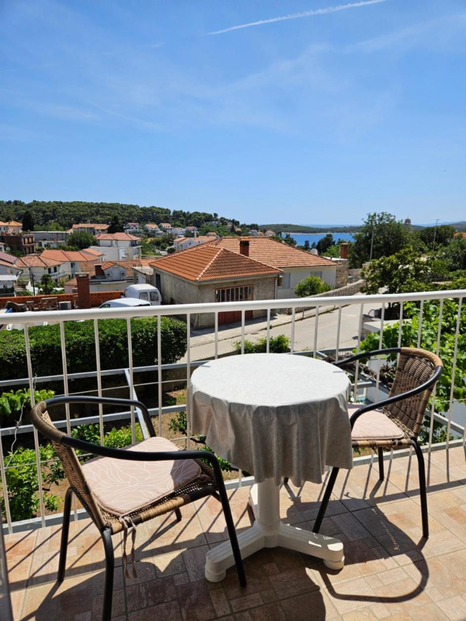 Luka'S Lodge Guesthouse & Hostel ฮวาร์ ภายนอก รูปภาพ