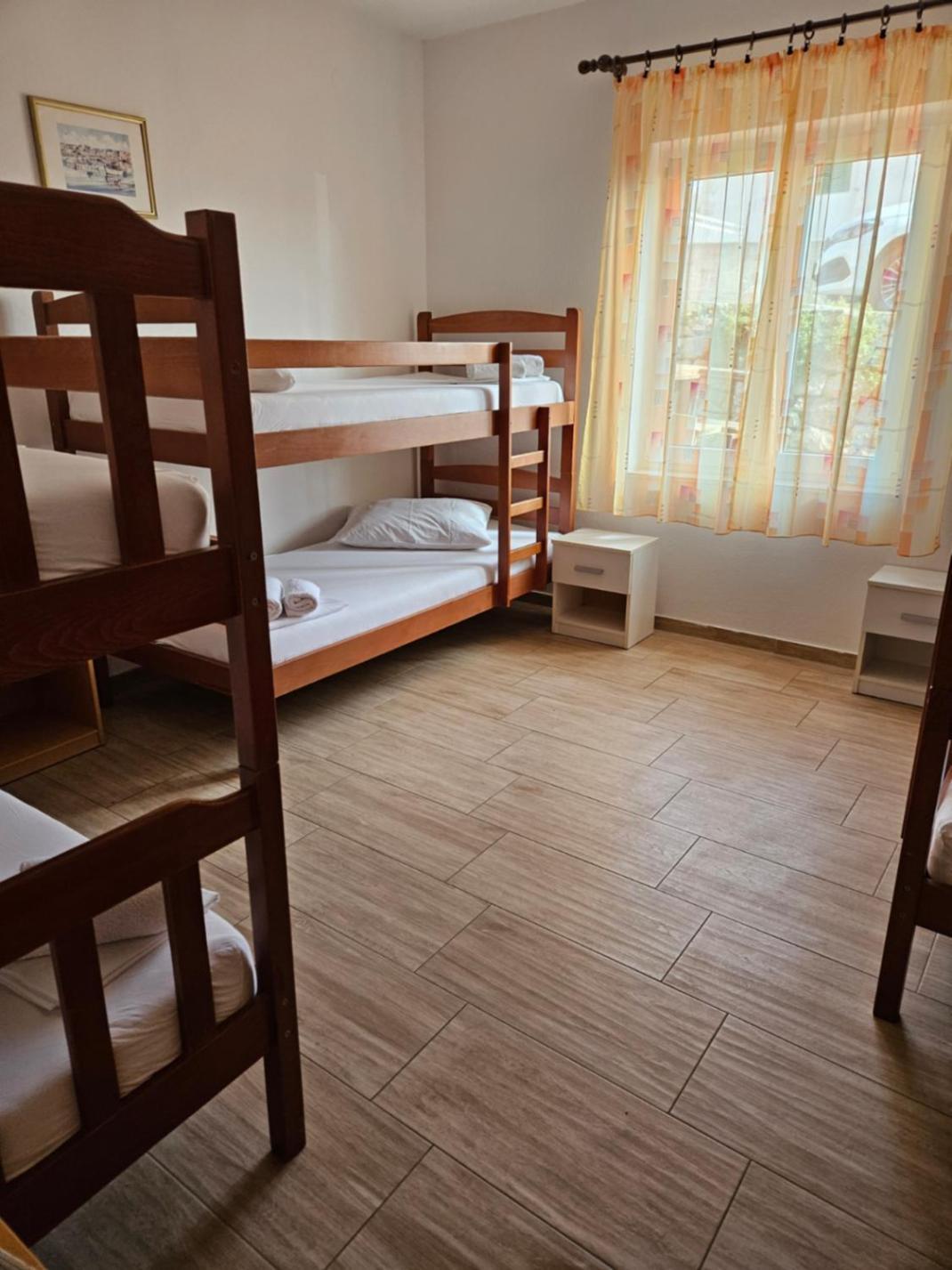 Luka'S Lodge Guesthouse & Hostel ฮวาร์ ภายนอก รูปภาพ
