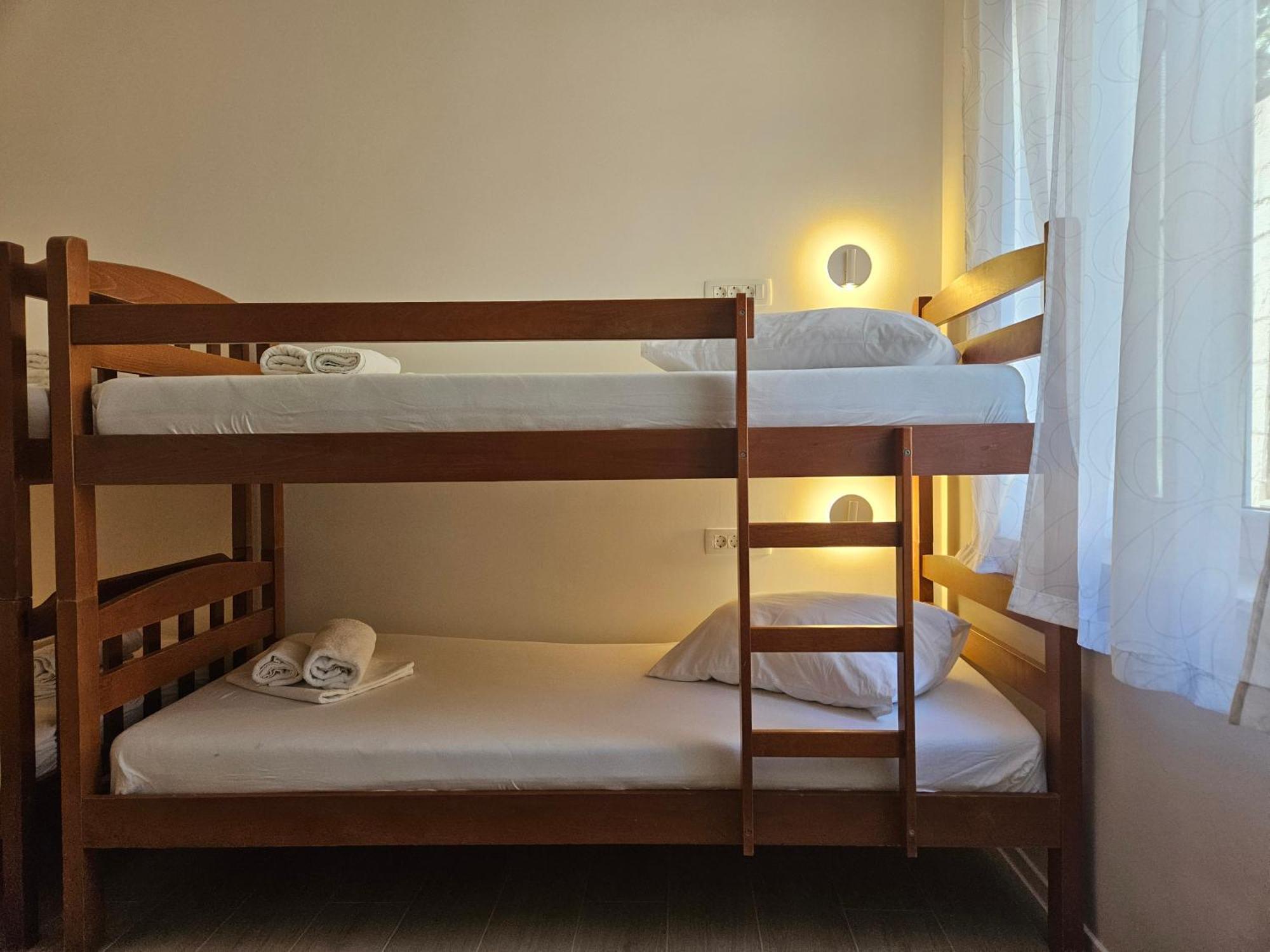 Luka'S Lodge Guesthouse & Hostel ฮวาร์ ภายนอก รูปภาพ