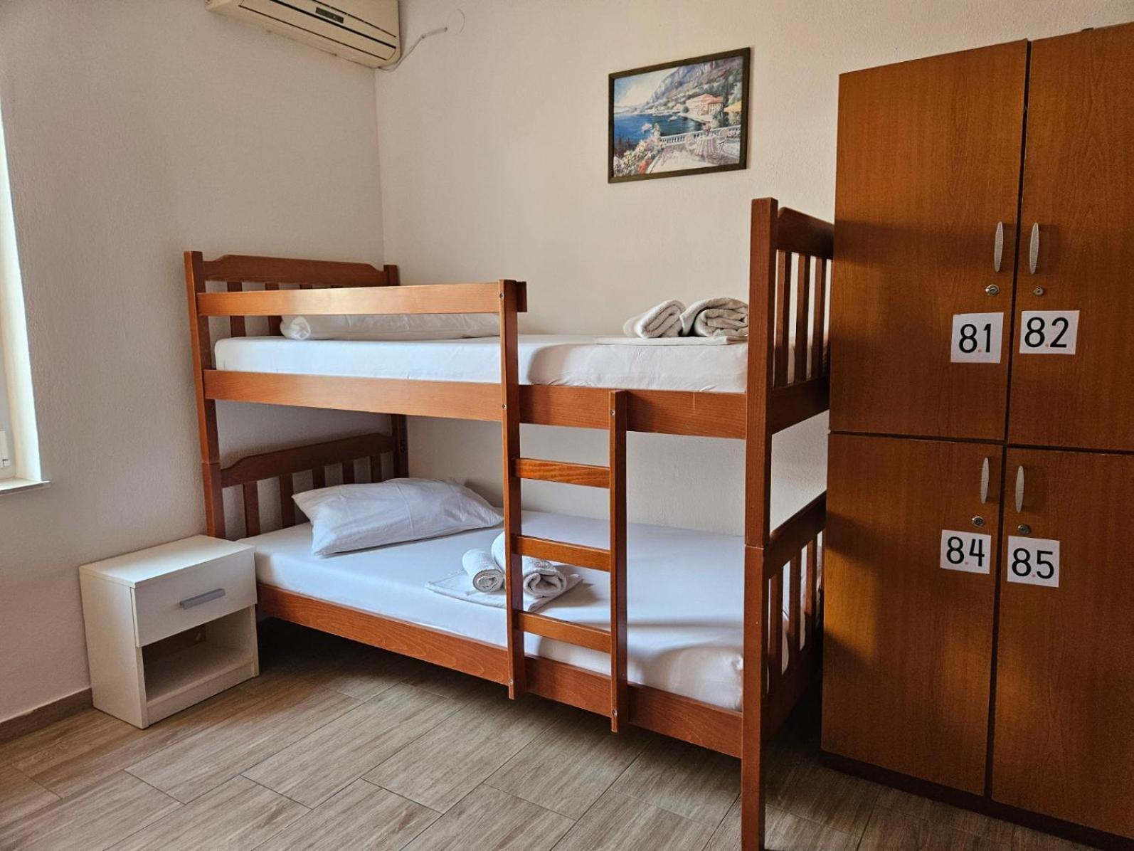 Luka'S Lodge Guesthouse & Hostel ฮวาร์ ภายนอก รูปภาพ