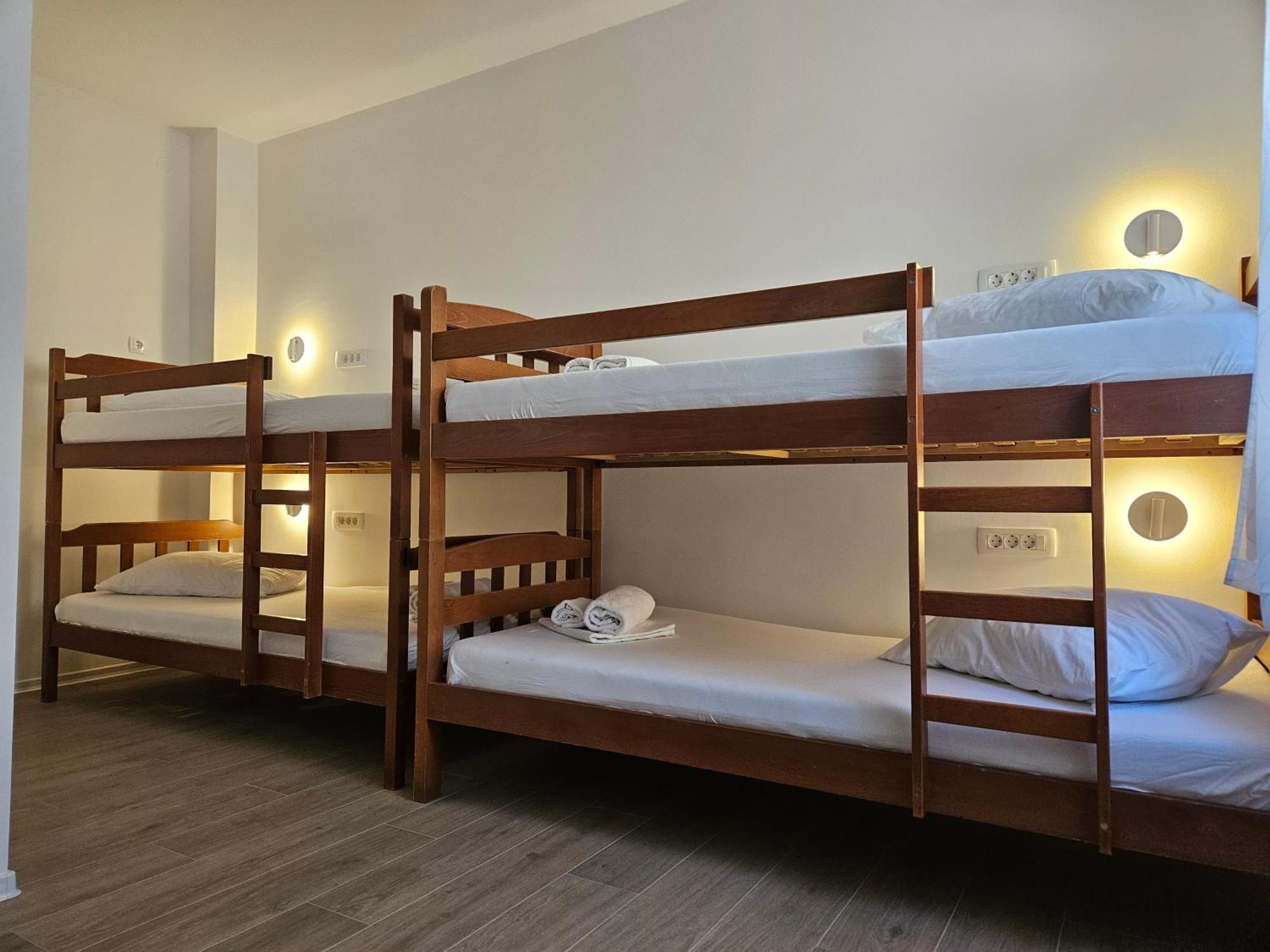 Luka'S Lodge Guesthouse & Hostel ฮวาร์ ภายนอก รูปภาพ