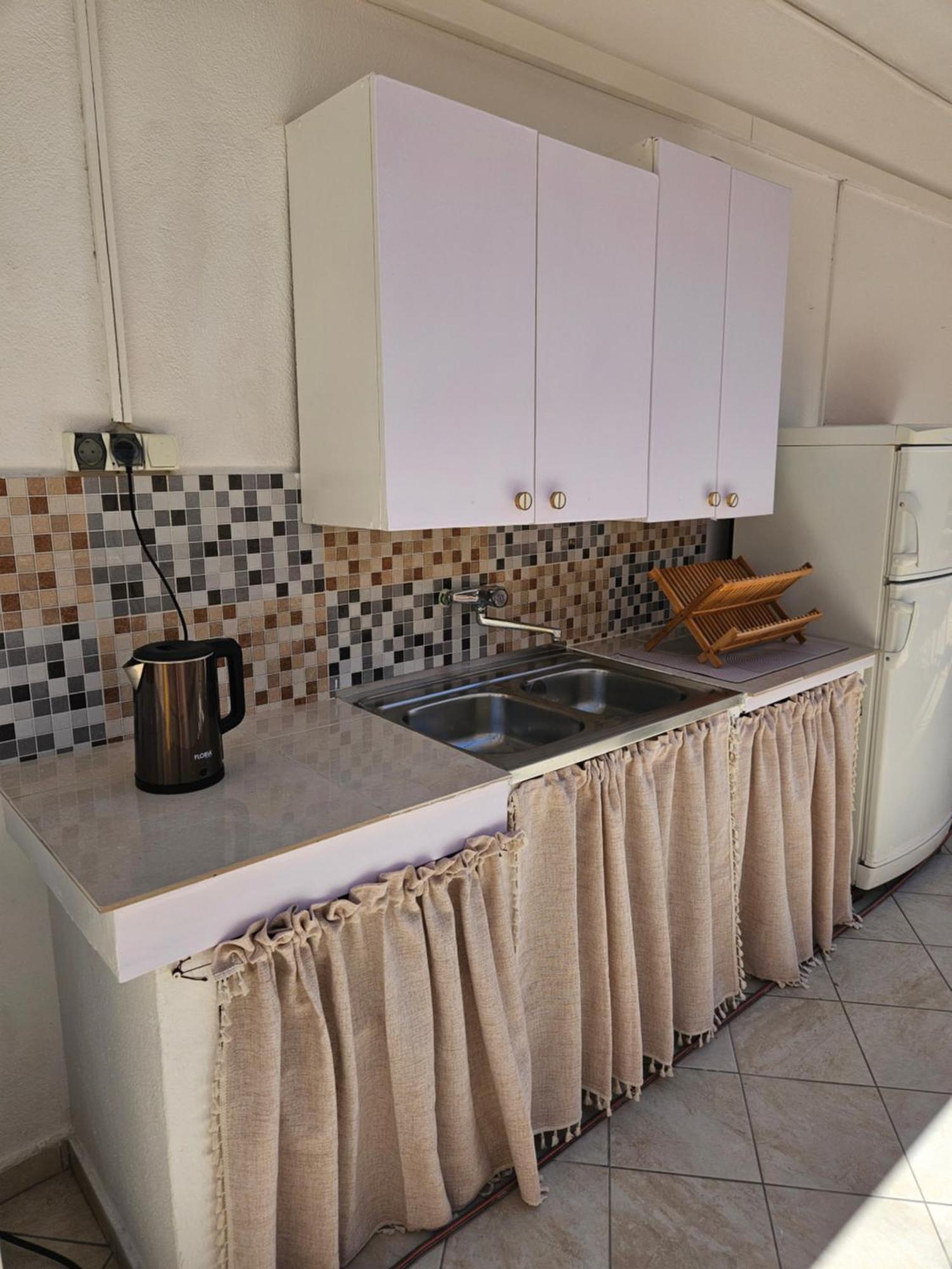 Luka'S Lodge Guesthouse & Hostel ฮวาร์ ภายนอก รูปภาพ