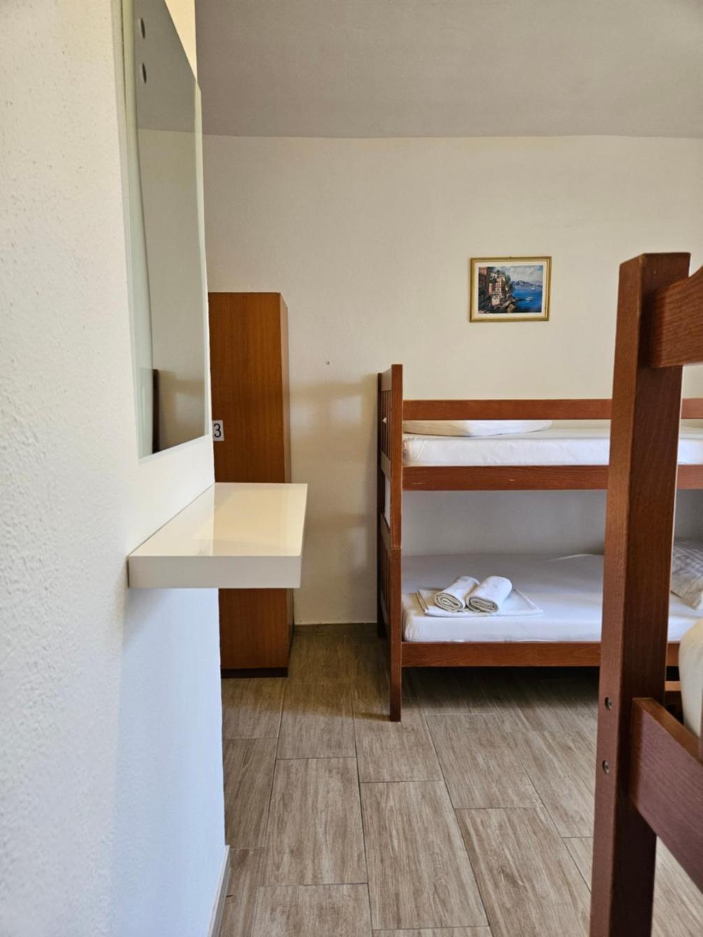Luka'S Lodge Guesthouse & Hostel ฮวาร์ ภายนอก รูปภาพ