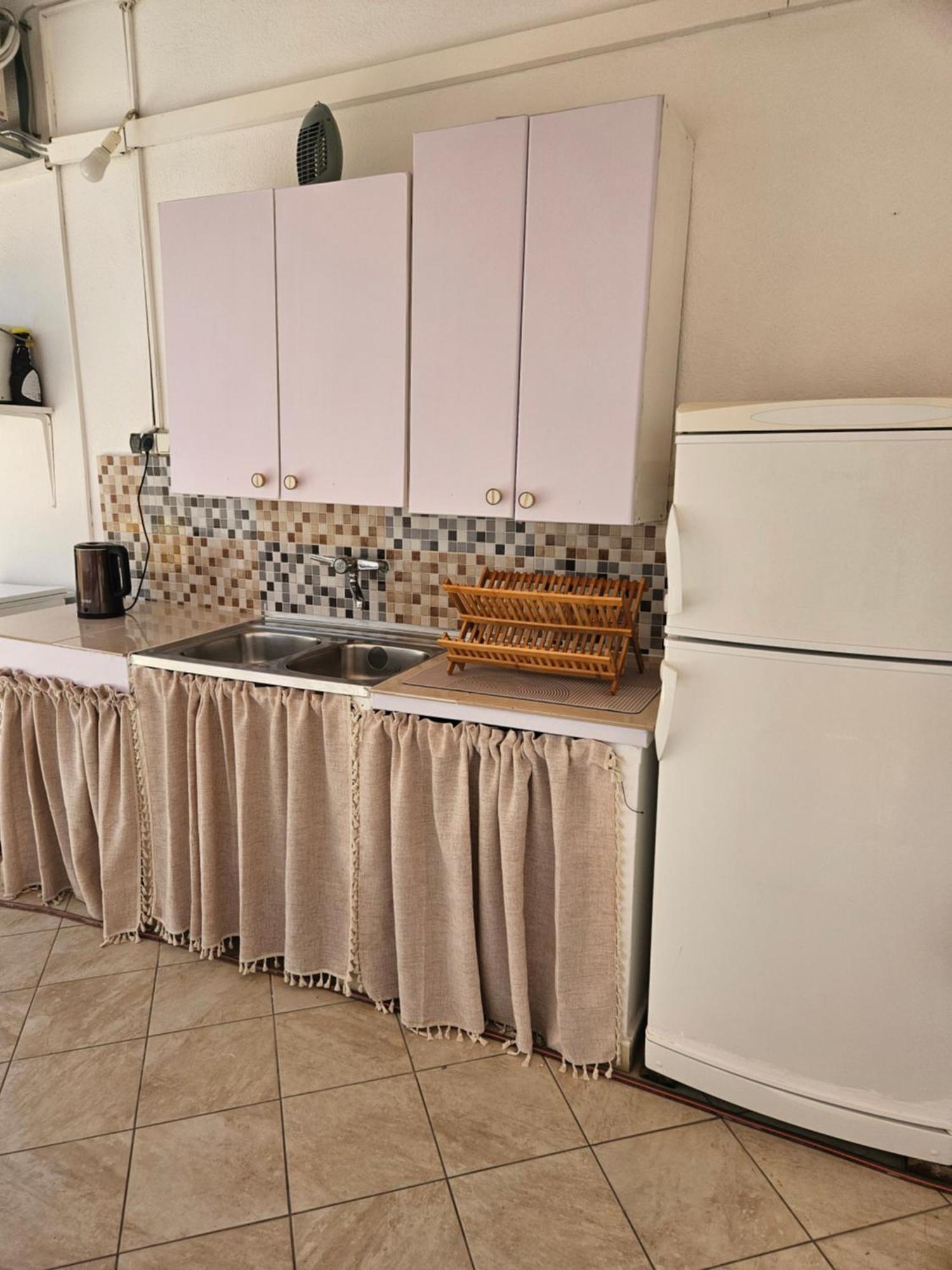 Luka'S Lodge Guesthouse & Hostel ฮวาร์ ภายนอก รูปภาพ